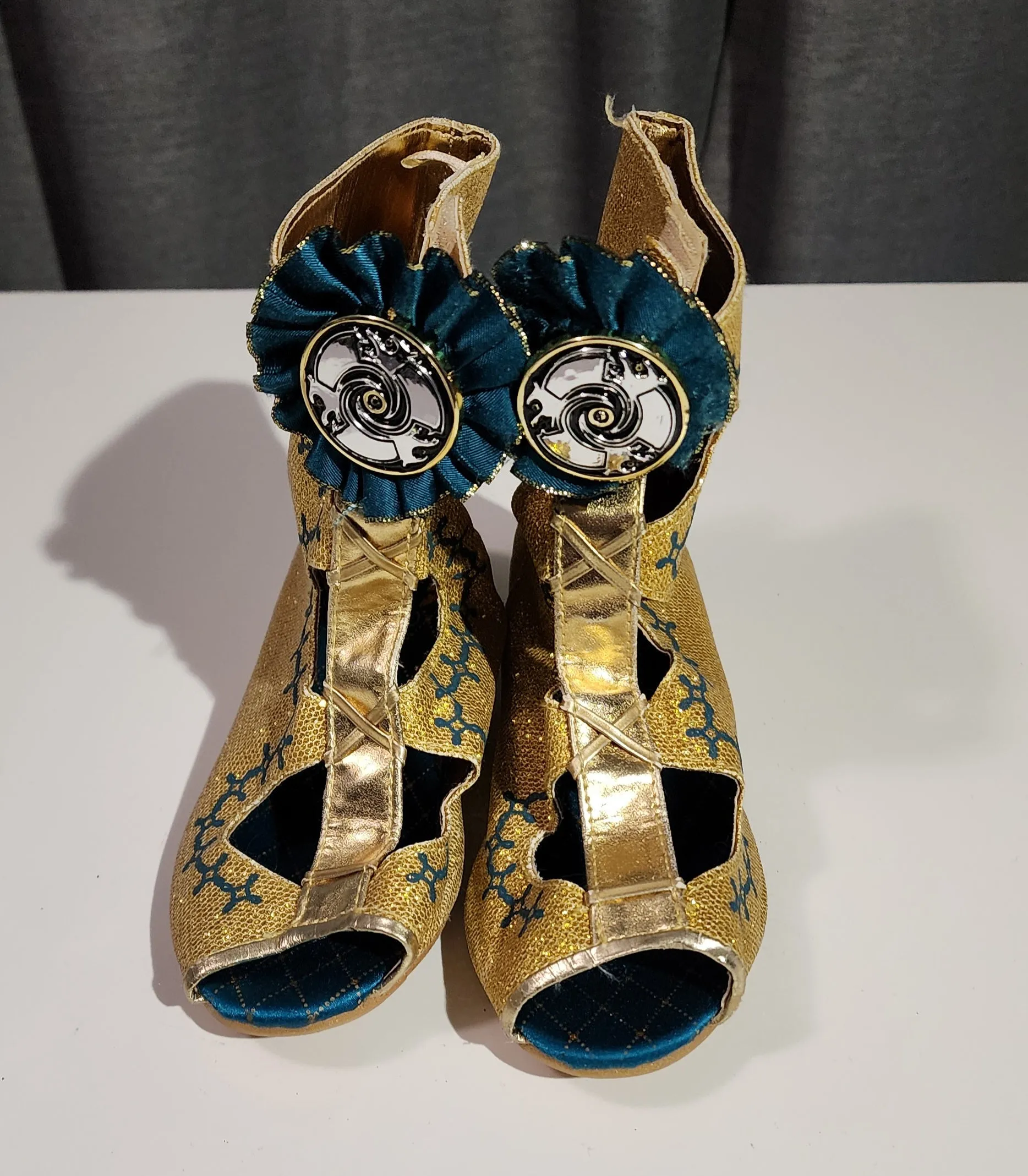Disney Merida gold dress up boots sz 11/12 - size Shoes:      11 & 11.5 (Little Kid)