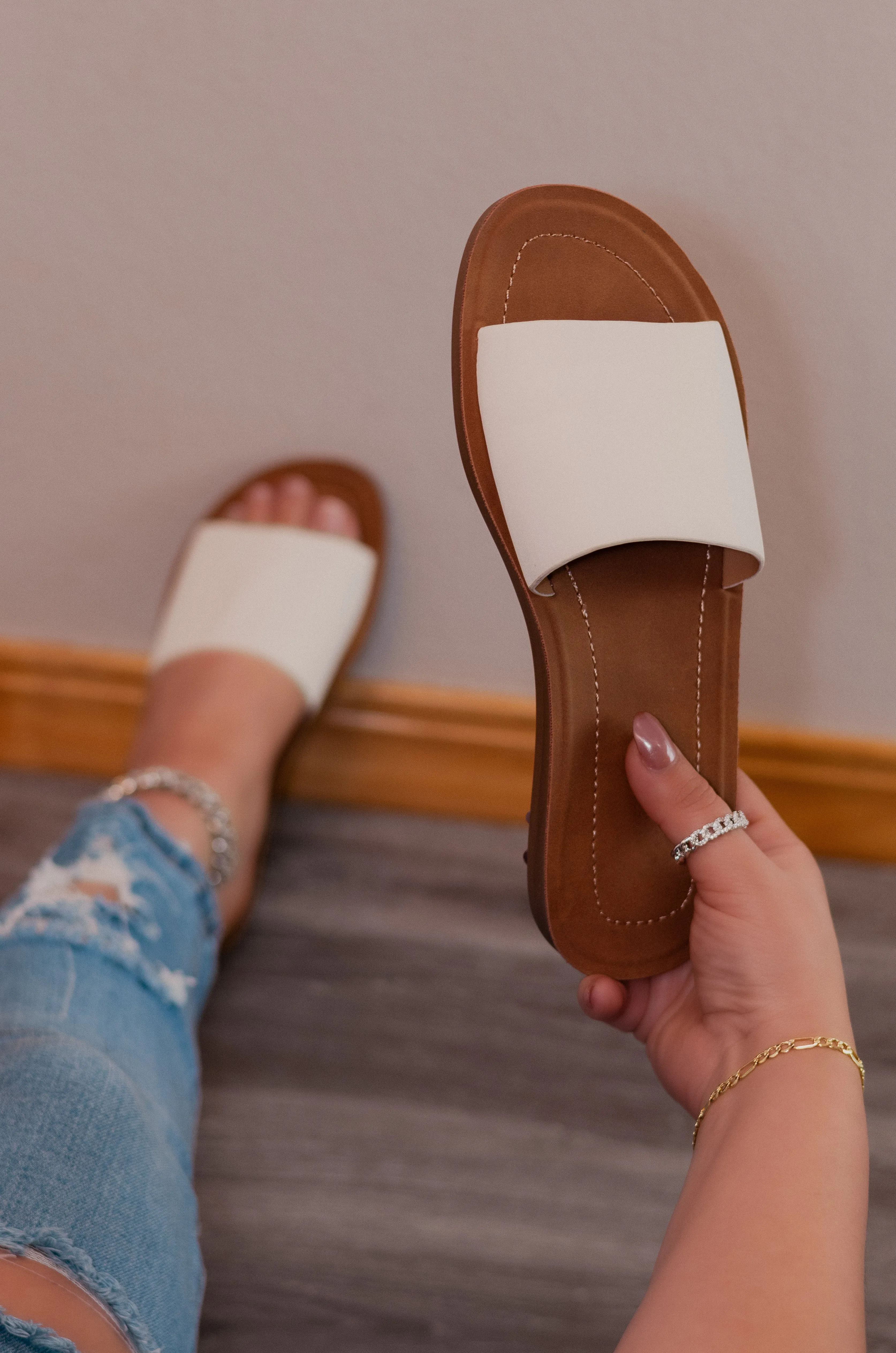 Maia - Comfort Flat Sandals, Padded Insole & Open Round Toe, Perfect for Relaxed Summer Days or Casual Outings