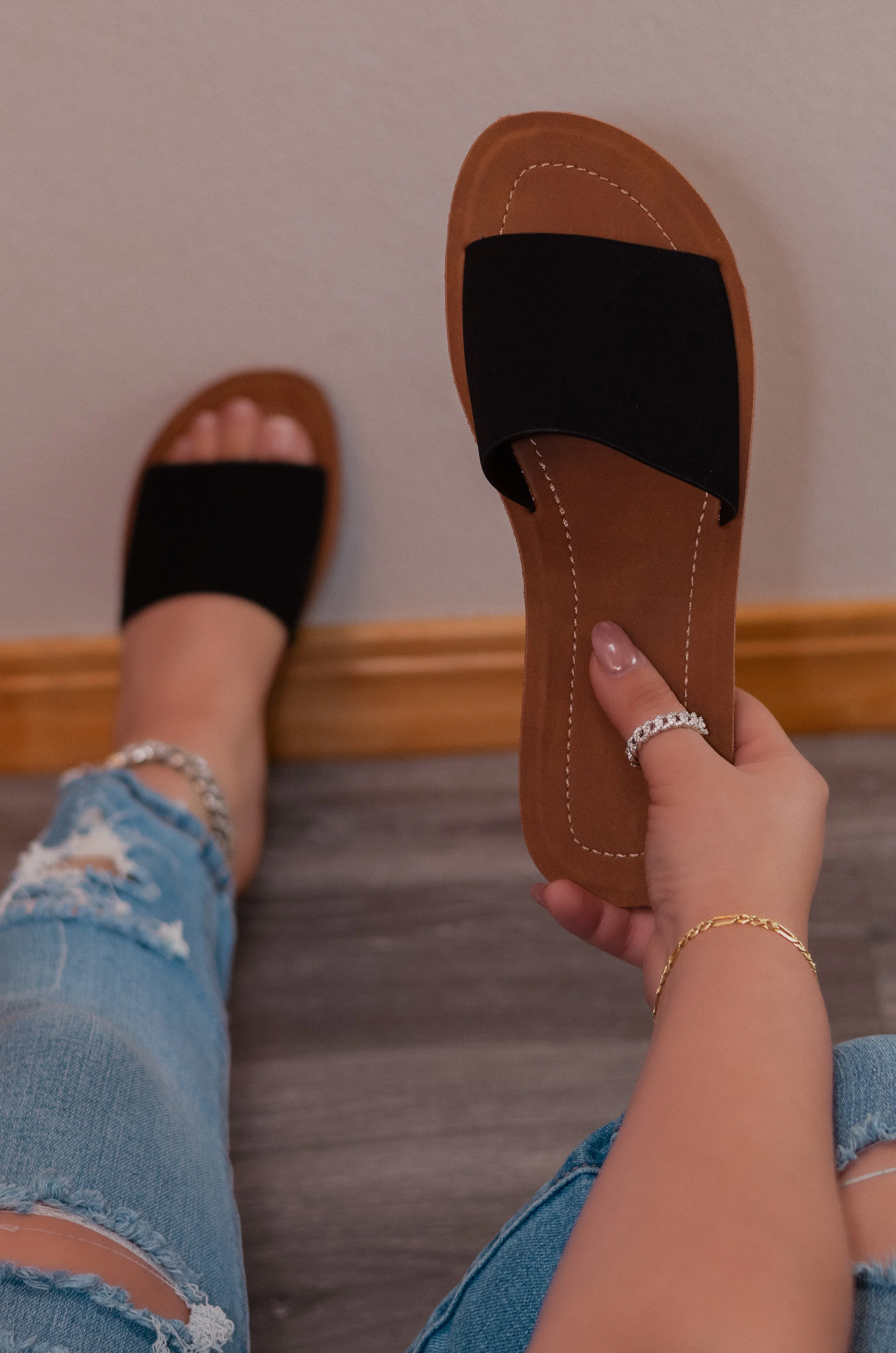 Maia - Comfort Flat Sandals, Padded Insole & Open Round Toe, Perfect for Relaxed Summer Days or Casual Outings
