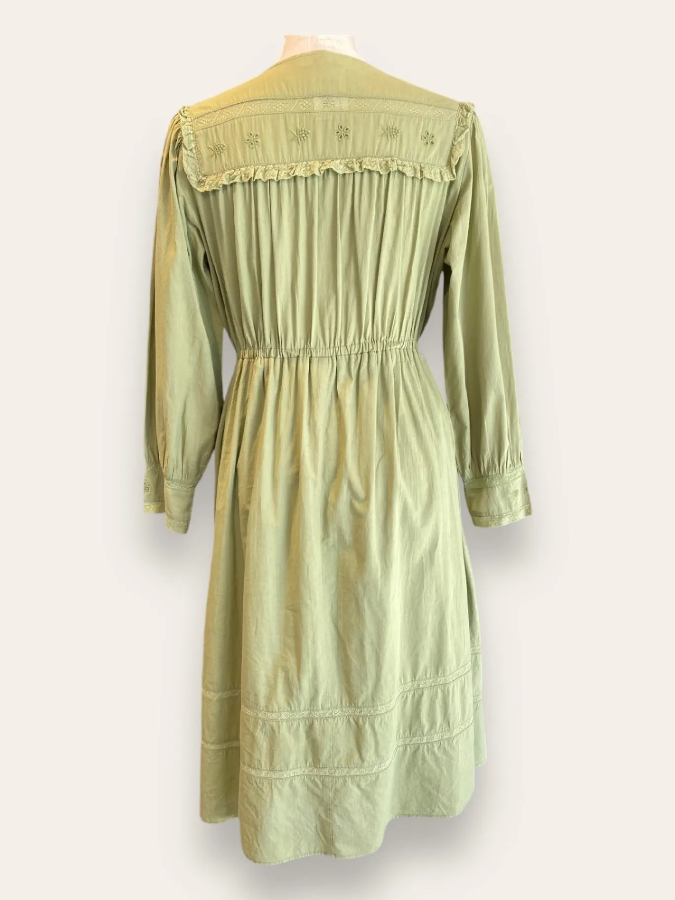 Simple Retro Sage Green Dress M