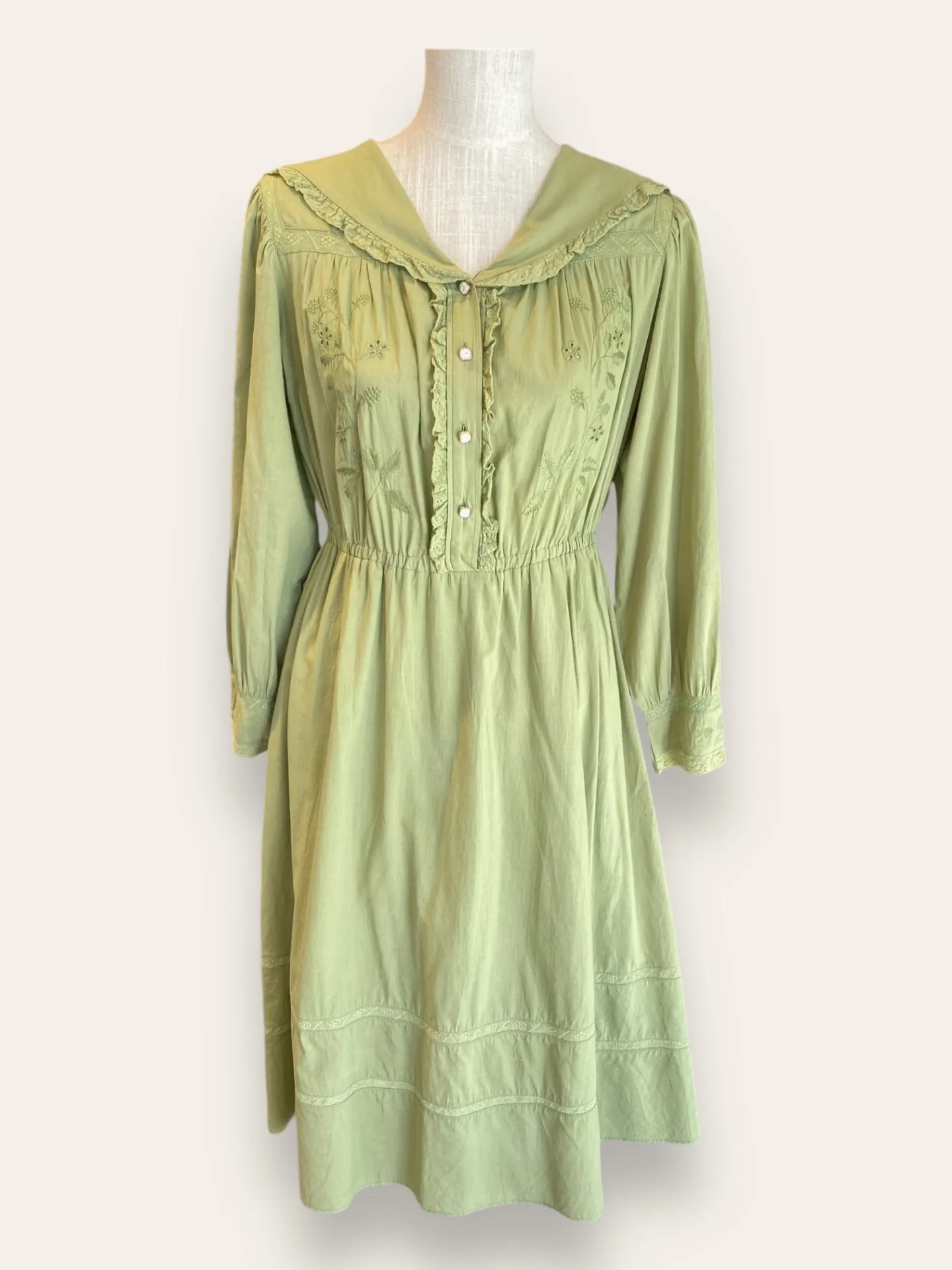 Simple Retro Sage Green Dress M