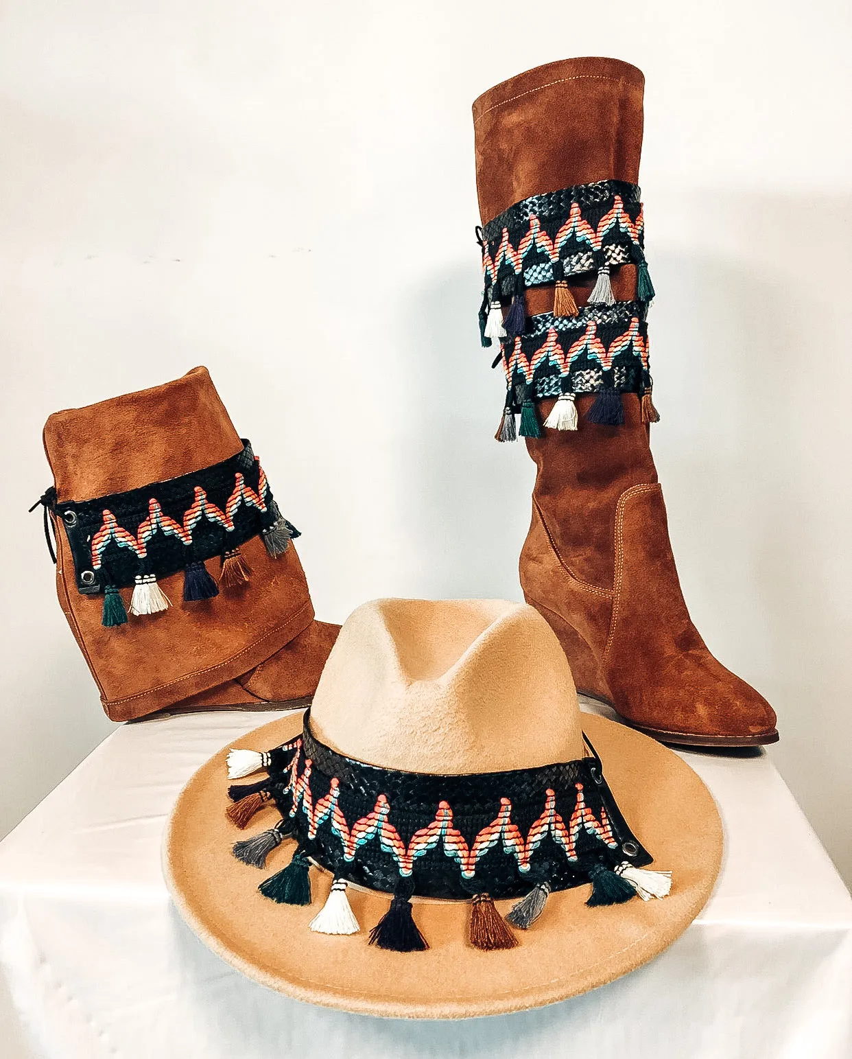 SPECIAL DISCOUNT BOOTS & HAT