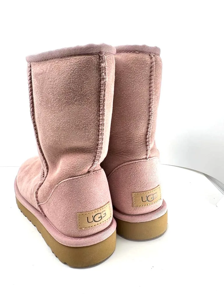 UGG CLASSIC SHORT II BOOTS IN BABY PINK